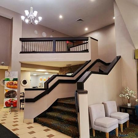 Quality Inn Brunswick Cleveland South Екстериор снимка