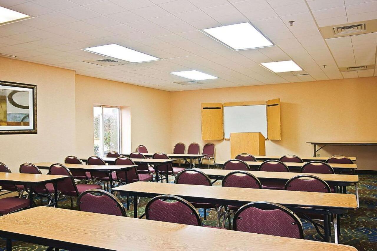 Quality Inn Brunswick Cleveland South Екстериор снимка