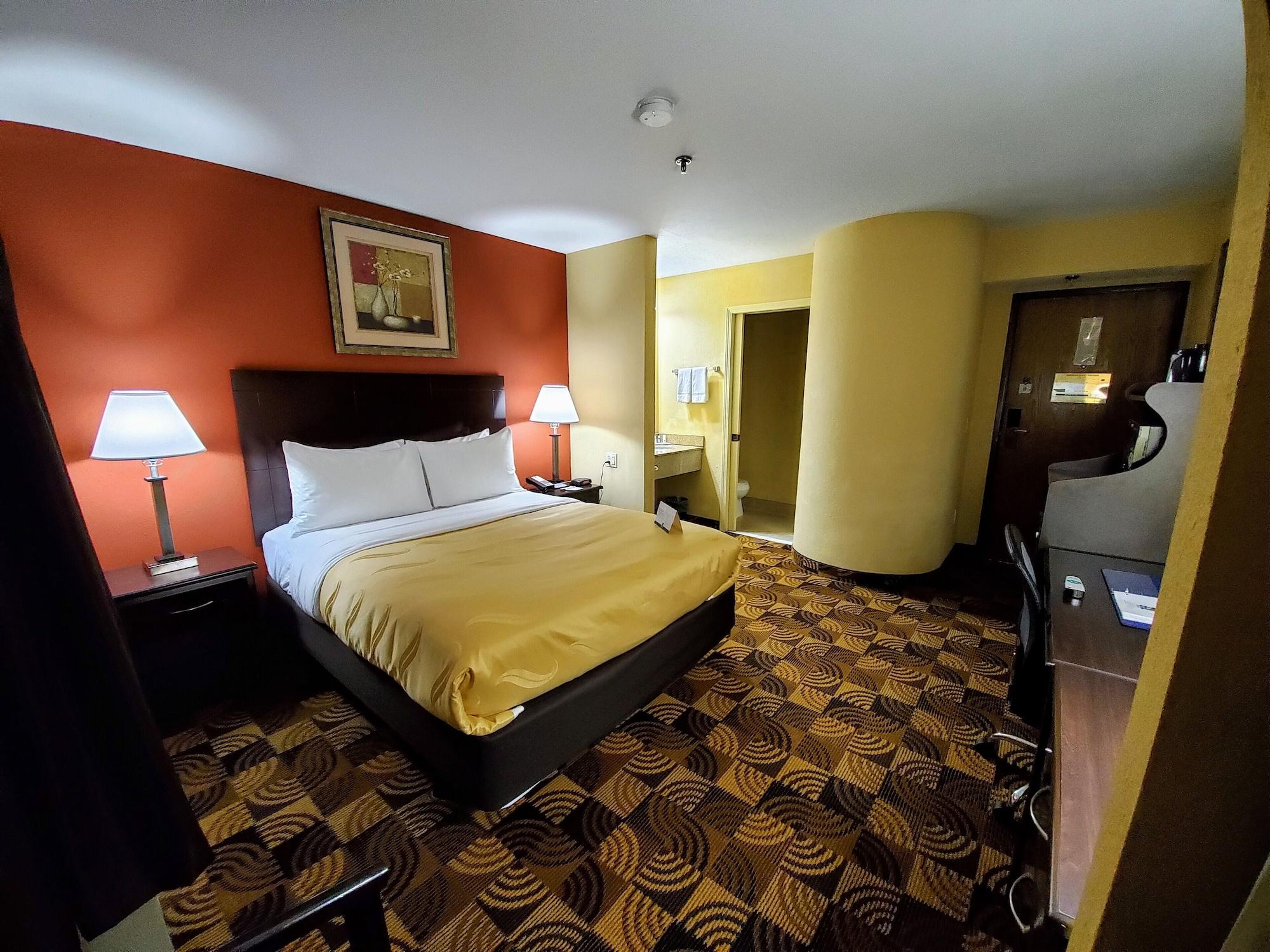 Quality Inn Brunswick Cleveland South Екстериор снимка