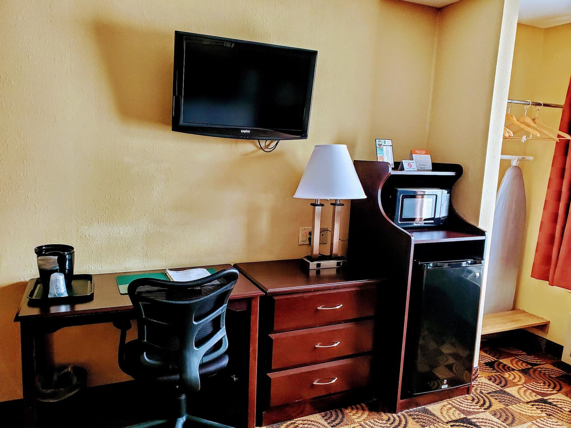 Quality Inn Brunswick Cleveland South Екстериор снимка