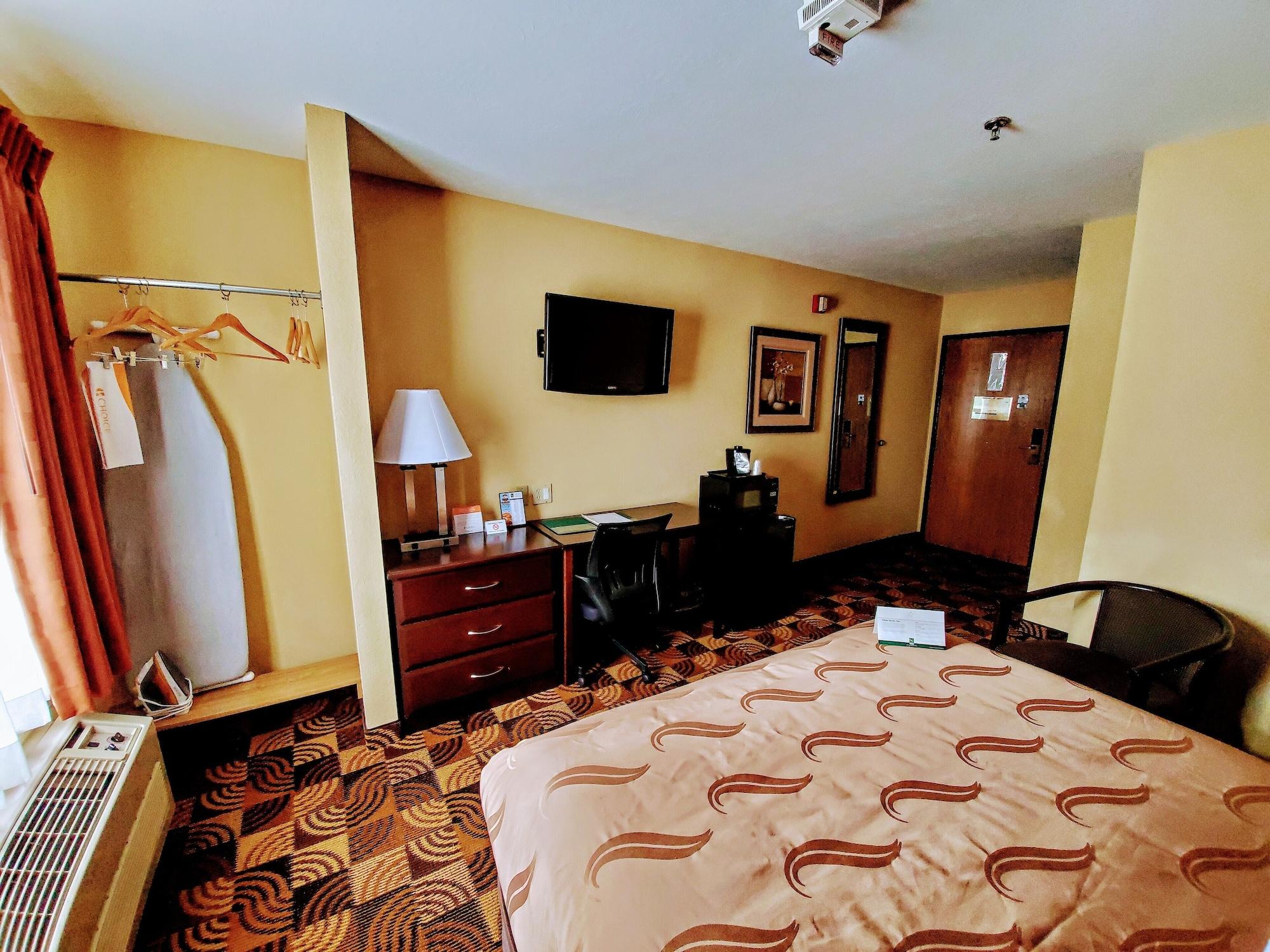 Quality Inn Brunswick Cleveland South Екстериор снимка
