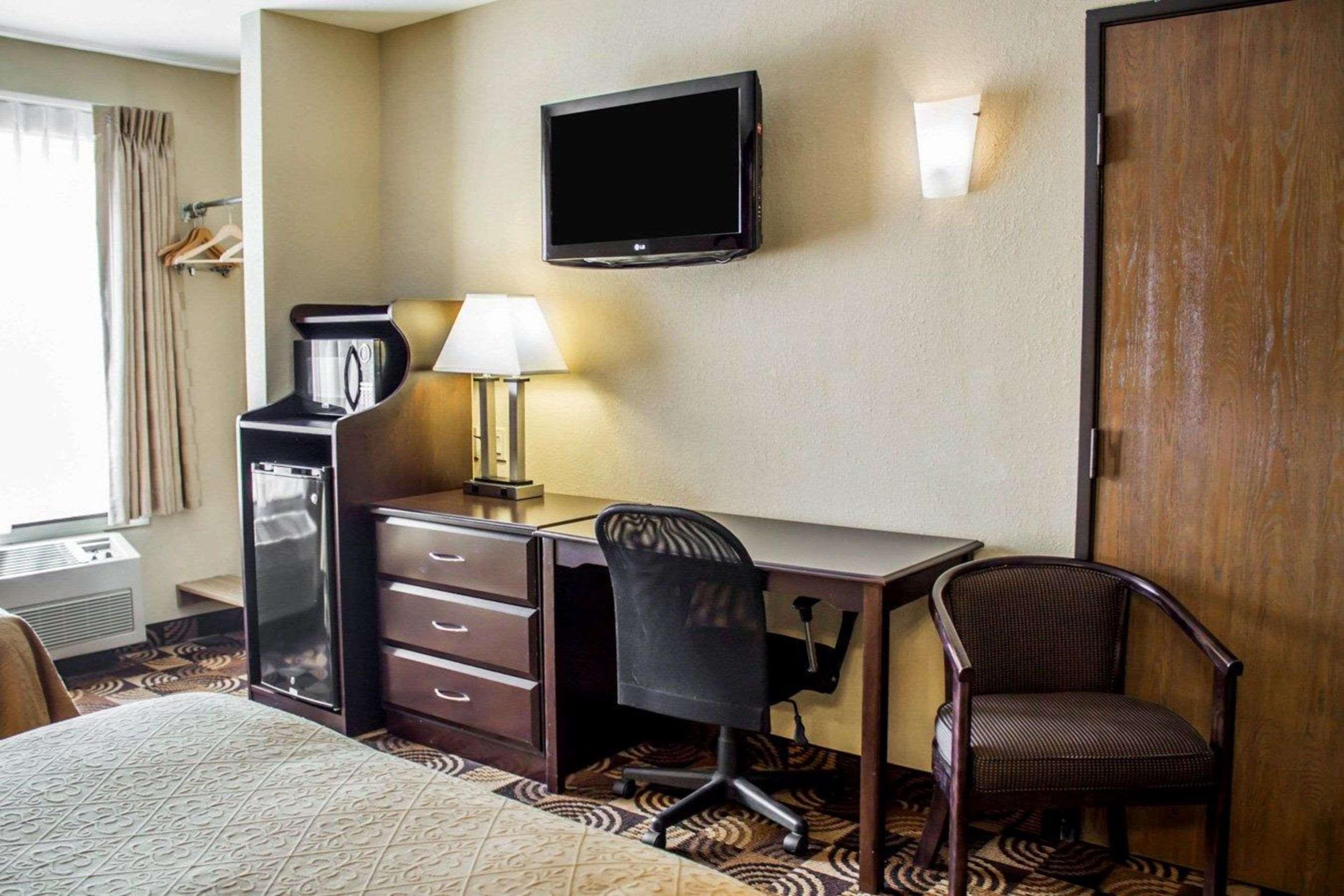 Quality Inn Brunswick Cleveland South Екстериор снимка