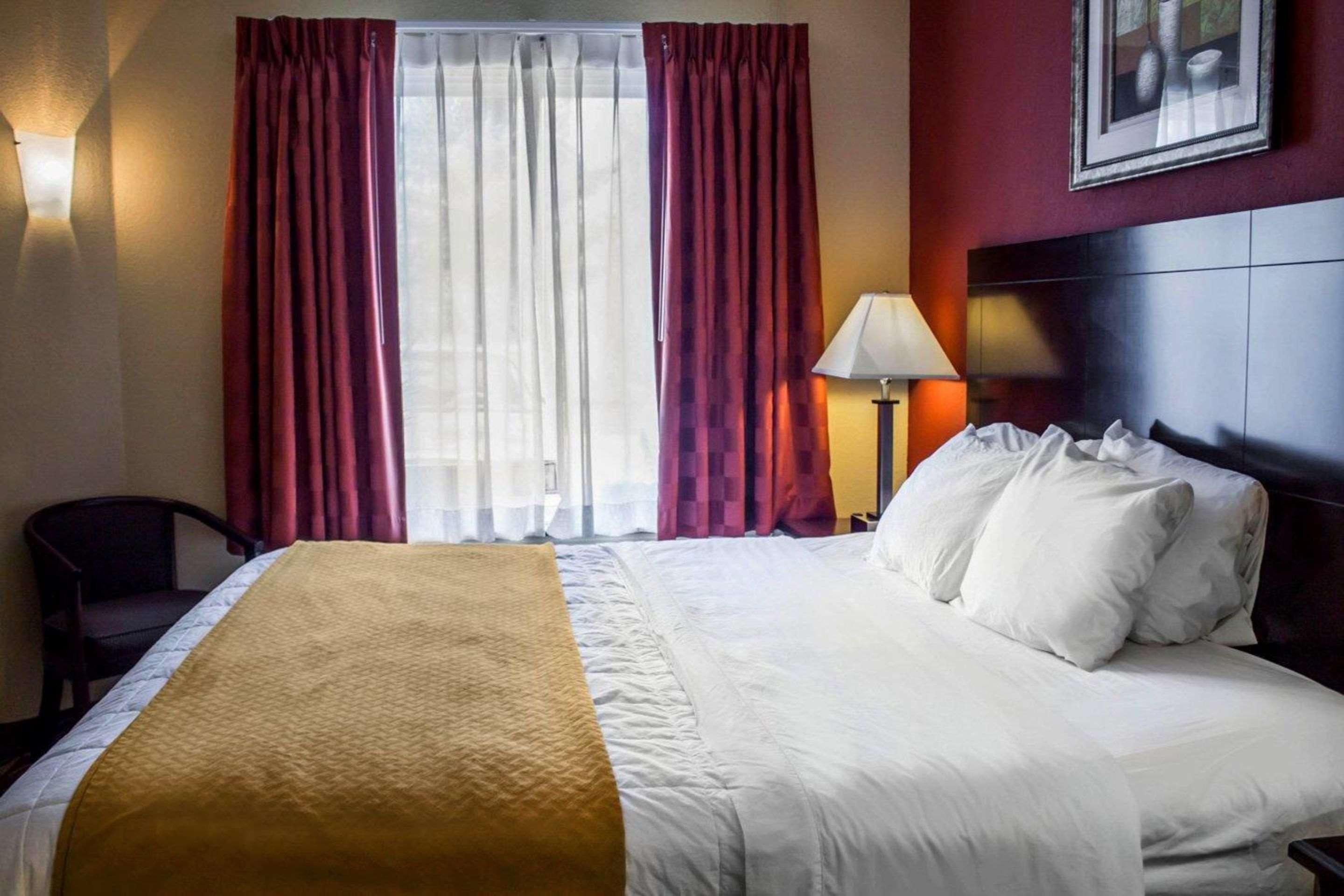 Quality Inn Brunswick Cleveland South Екстериор снимка