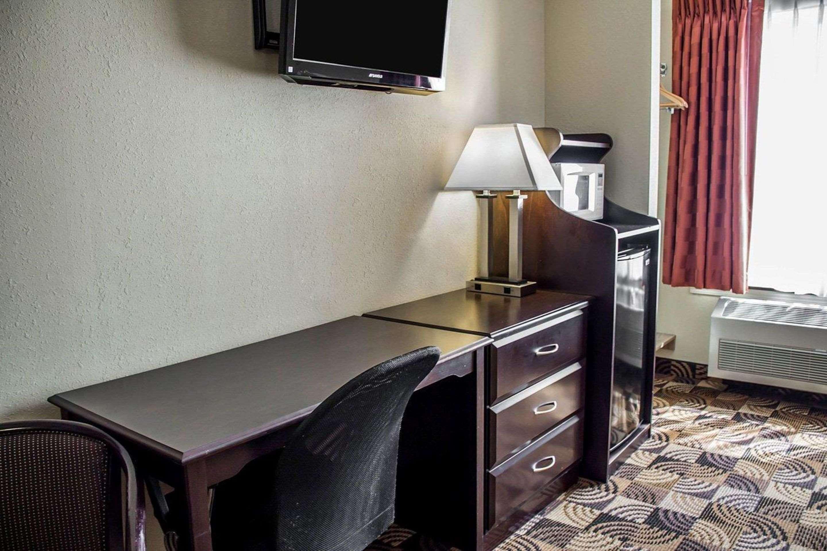 Quality Inn Brunswick Cleveland South Екстериор снимка