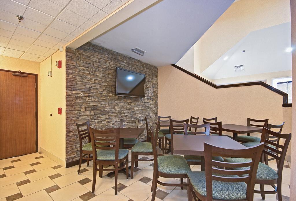 Quality Inn Brunswick Cleveland South Екстериор снимка