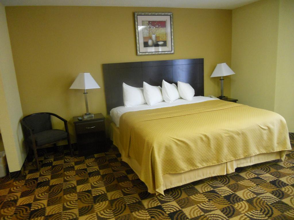 Quality Inn Brunswick Cleveland South Екстериор снимка