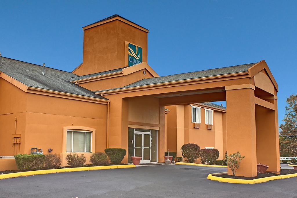 Quality Inn Brunswick Cleveland South Екстериор снимка