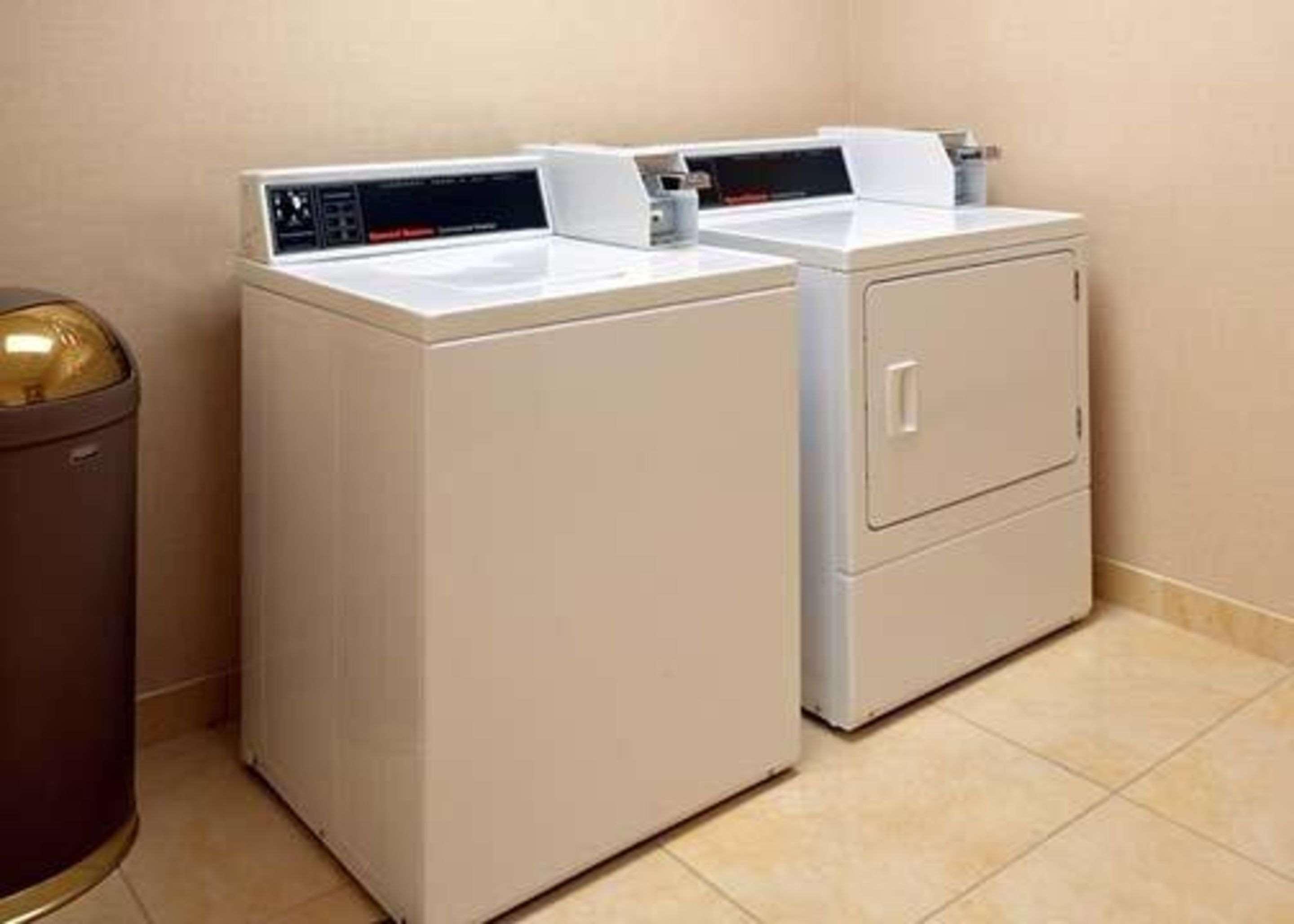Quality Inn Brunswick Cleveland South Екстериор снимка