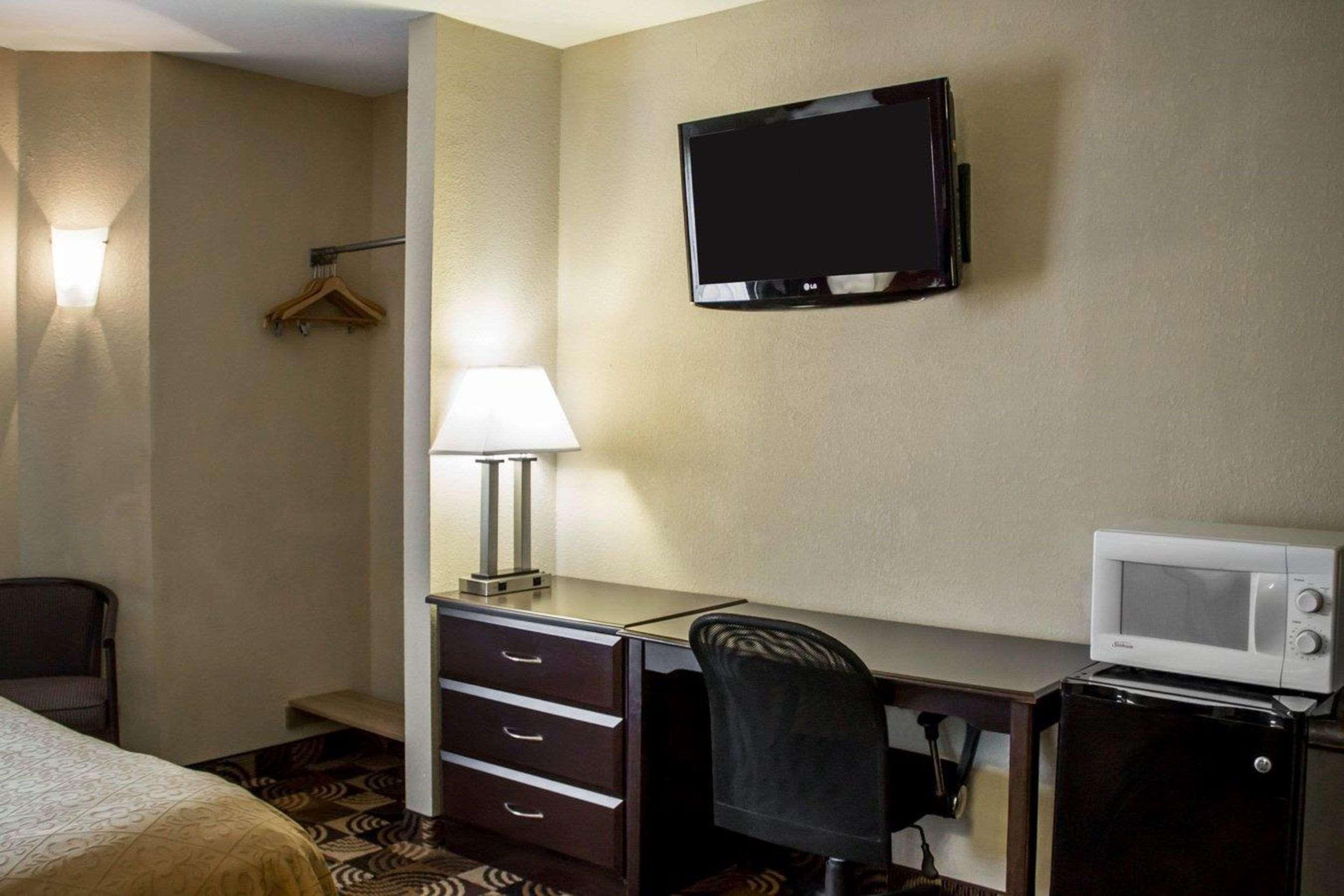 Quality Inn Brunswick Cleveland South Екстериор снимка