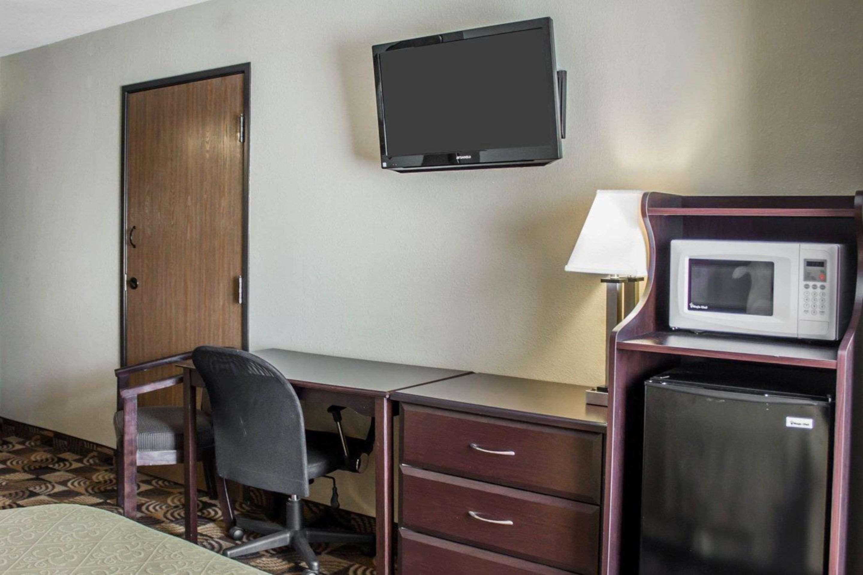 Quality Inn Brunswick Cleveland South Екстериор снимка