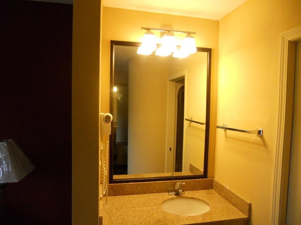 Quality Inn Brunswick Cleveland South Екстериор снимка