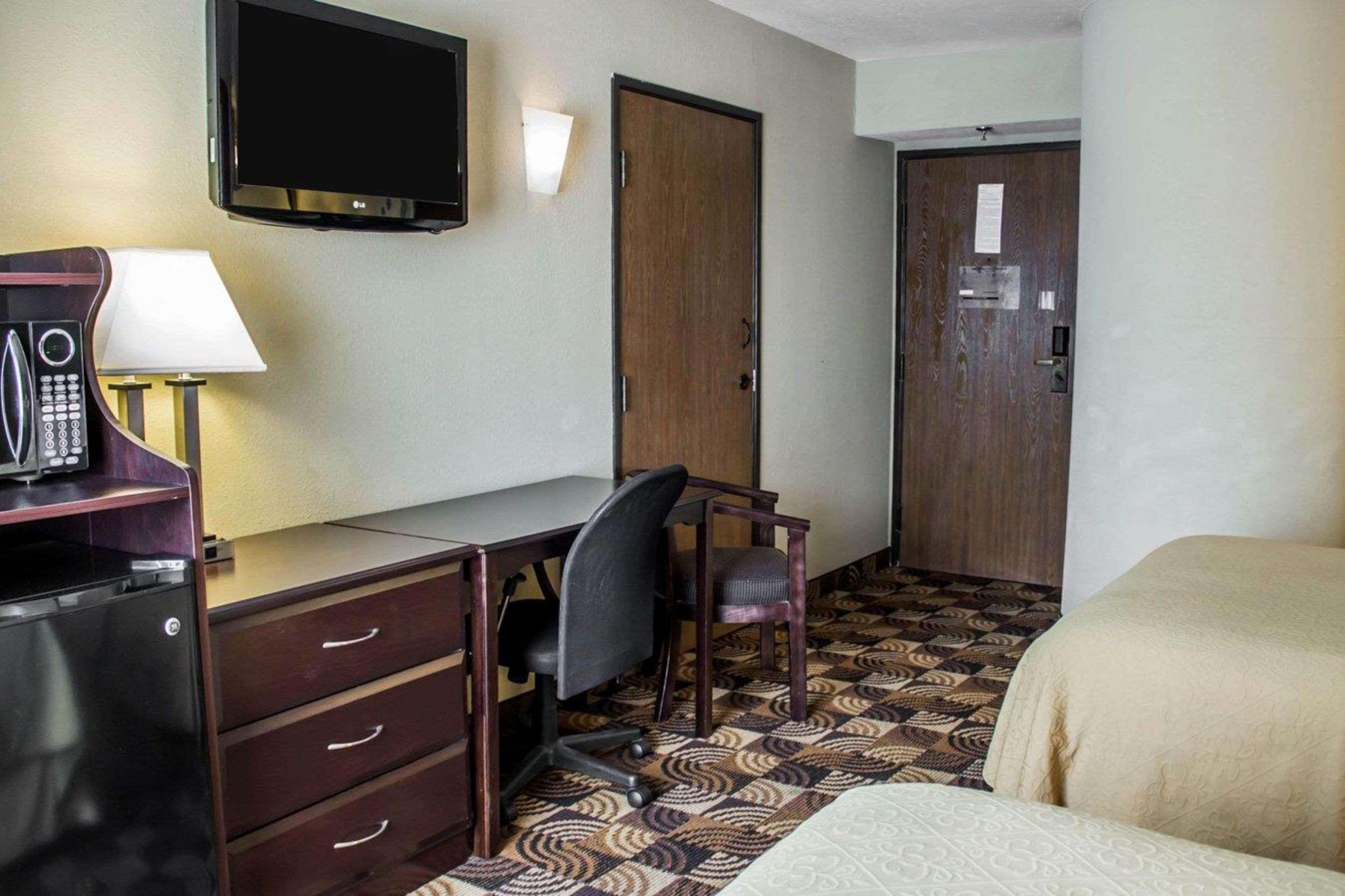 Quality Inn Brunswick Cleveland South Екстериор снимка