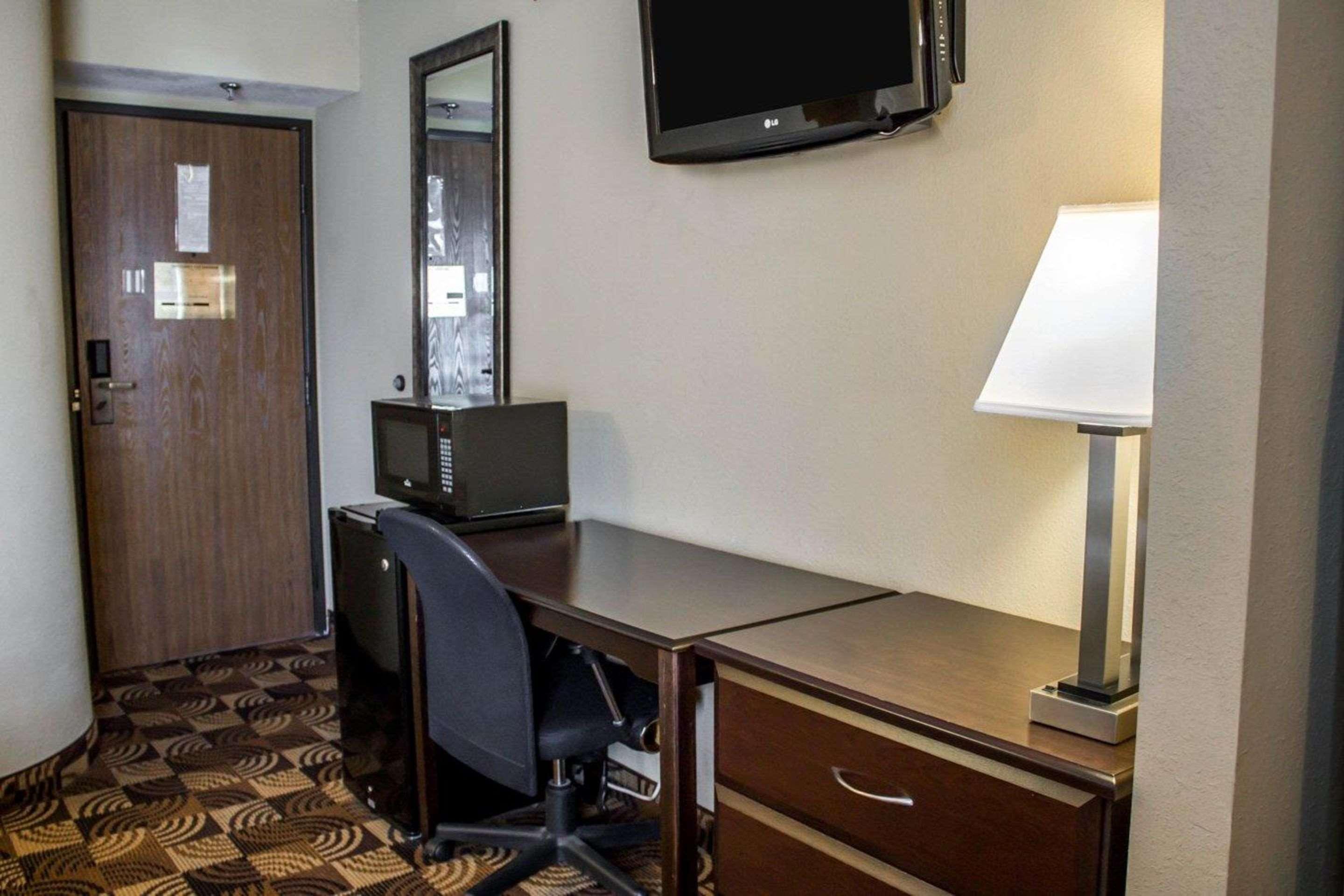 Quality Inn Brunswick Cleveland South Екстериор снимка
