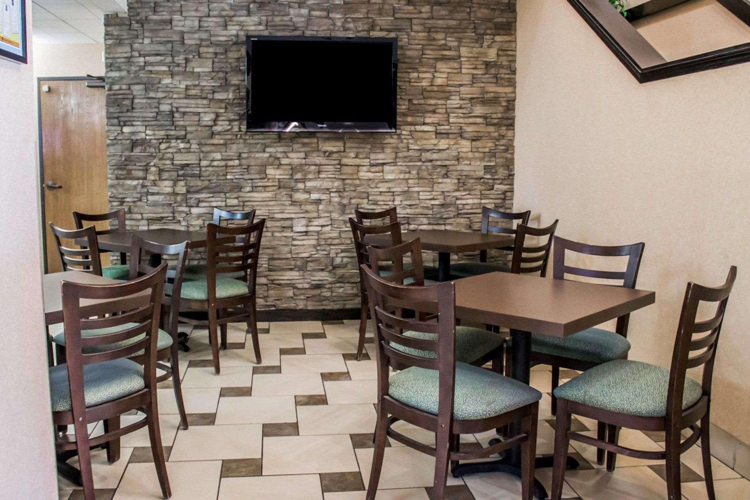 Quality Inn Brunswick Cleveland South Екстериор снимка
