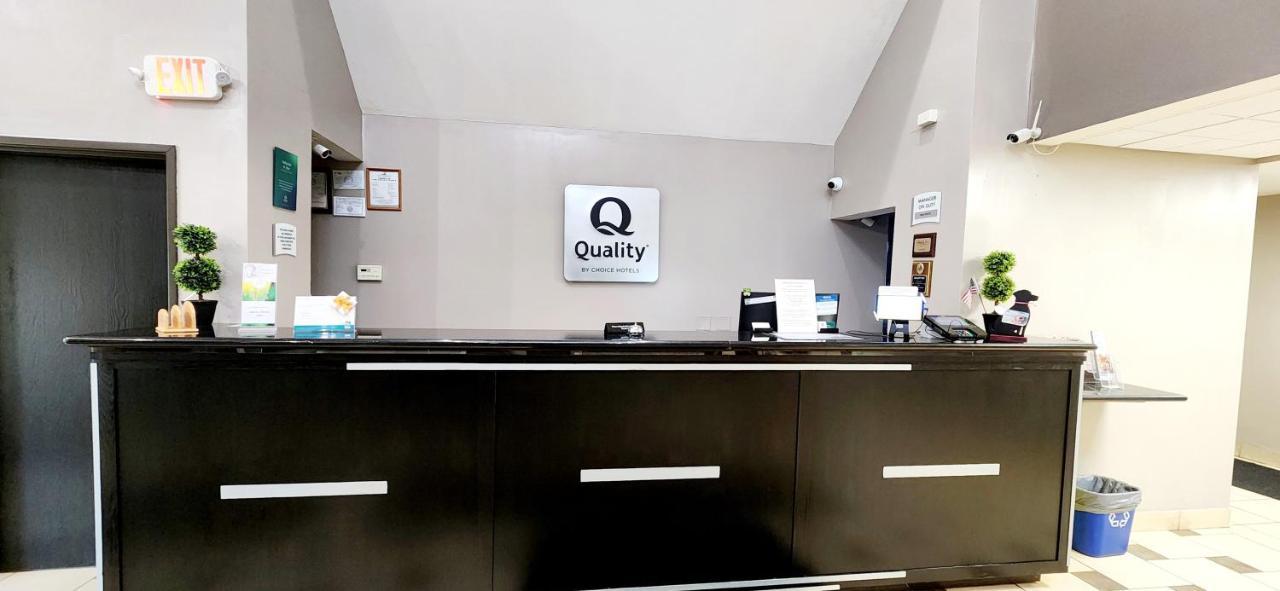 Quality Inn Brunswick Cleveland South Екстериор снимка