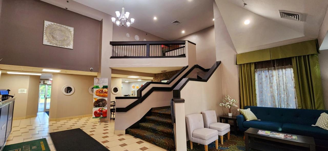 Quality Inn Brunswick Cleveland South Екстериор снимка