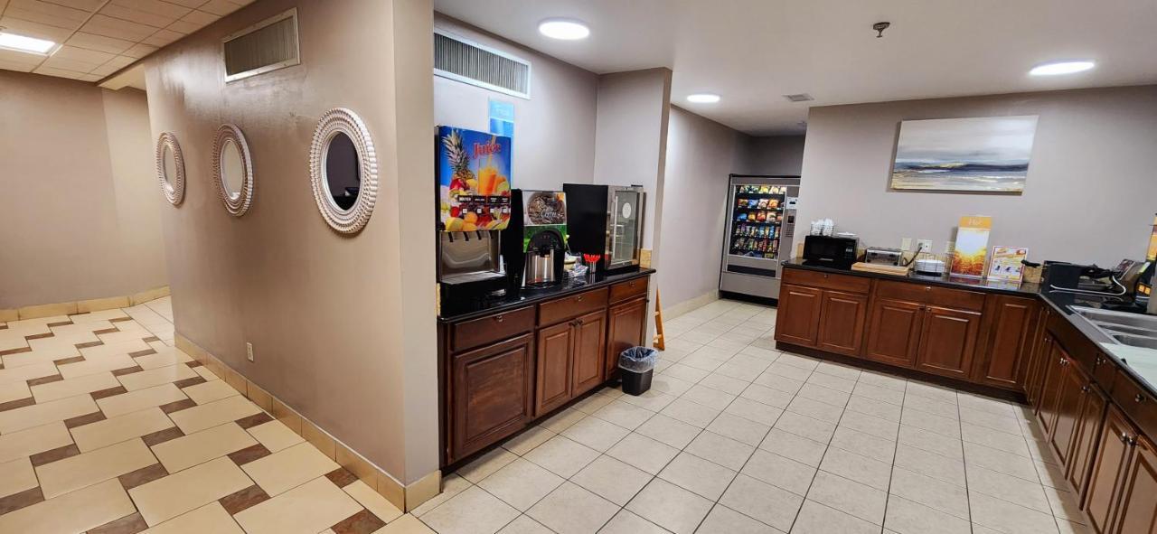 Quality Inn Brunswick Cleveland South Екстериор снимка