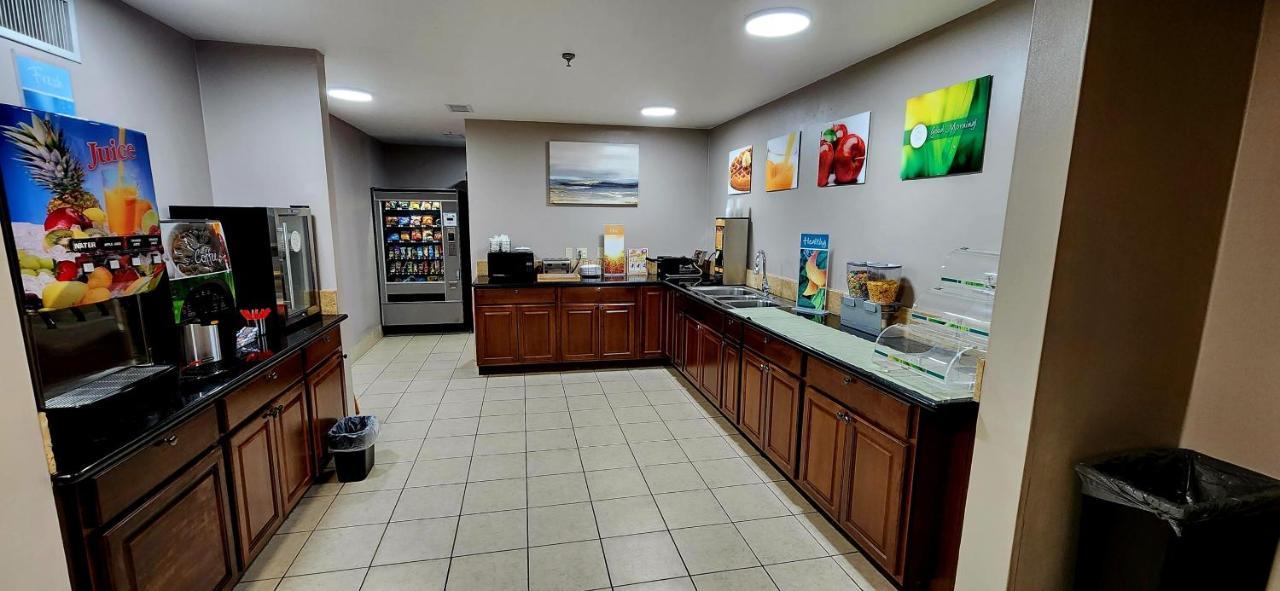 Quality Inn Brunswick Cleveland South Екстериор снимка