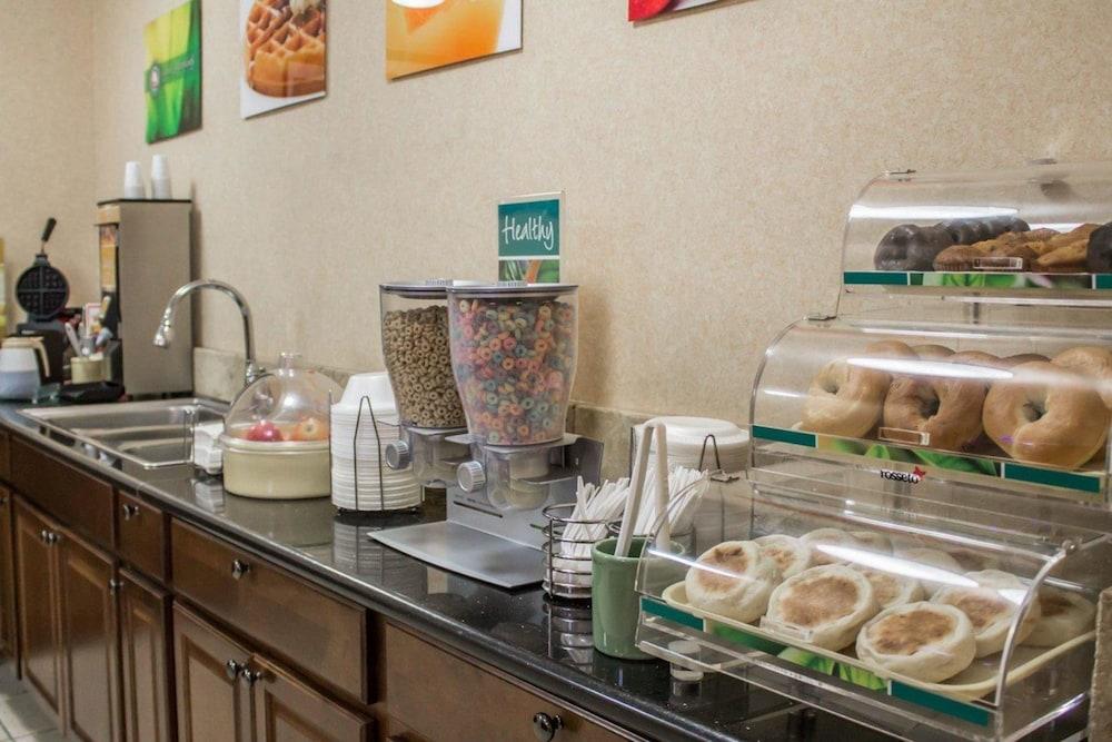 Quality Inn Brunswick Cleveland South Екстериор снимка