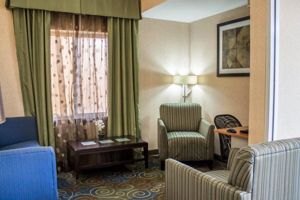 Quality Inn Brunswick Cleveland South Екстериор снимка