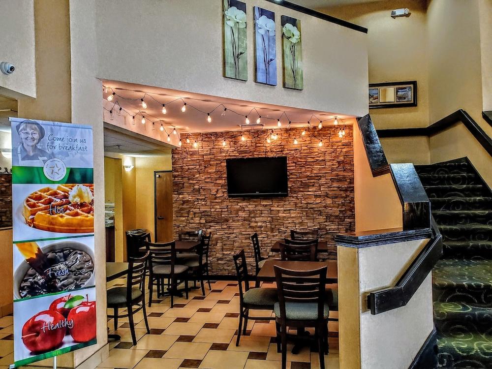 Quality Inn Brunswick Cleveland South Екстериор снимка