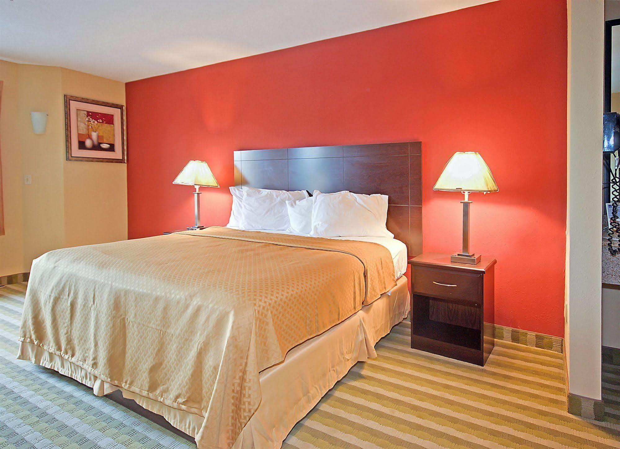 Quality Inn Brunswick Cleveland South Екстериор снимка